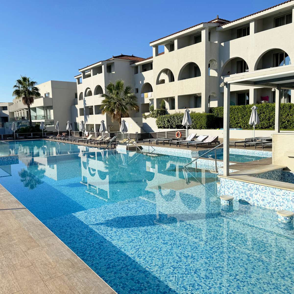 Azure Resort m/ morgenmad
